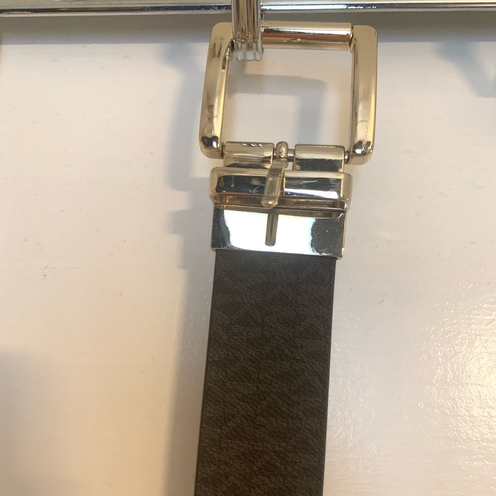 it’s a cute belt but it doesn’t fit me